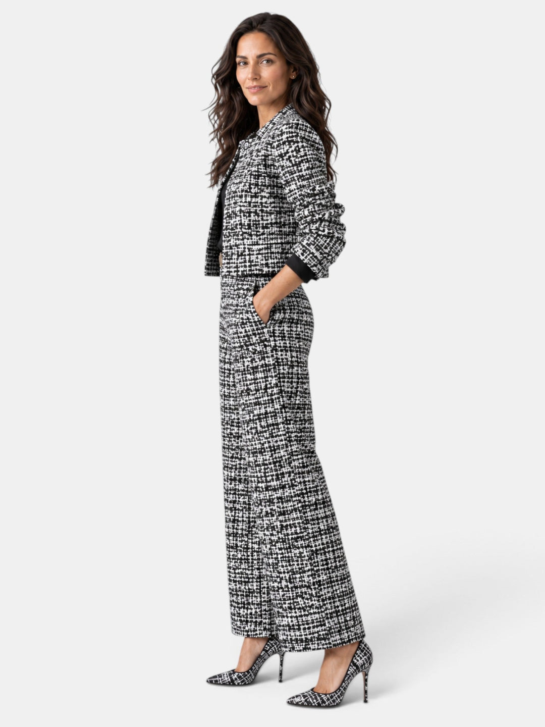 Elegante conjunto de dos piezas para mujer: chaqueta y pantalón ancho a cuadros. Perfecto para estilo oficina.