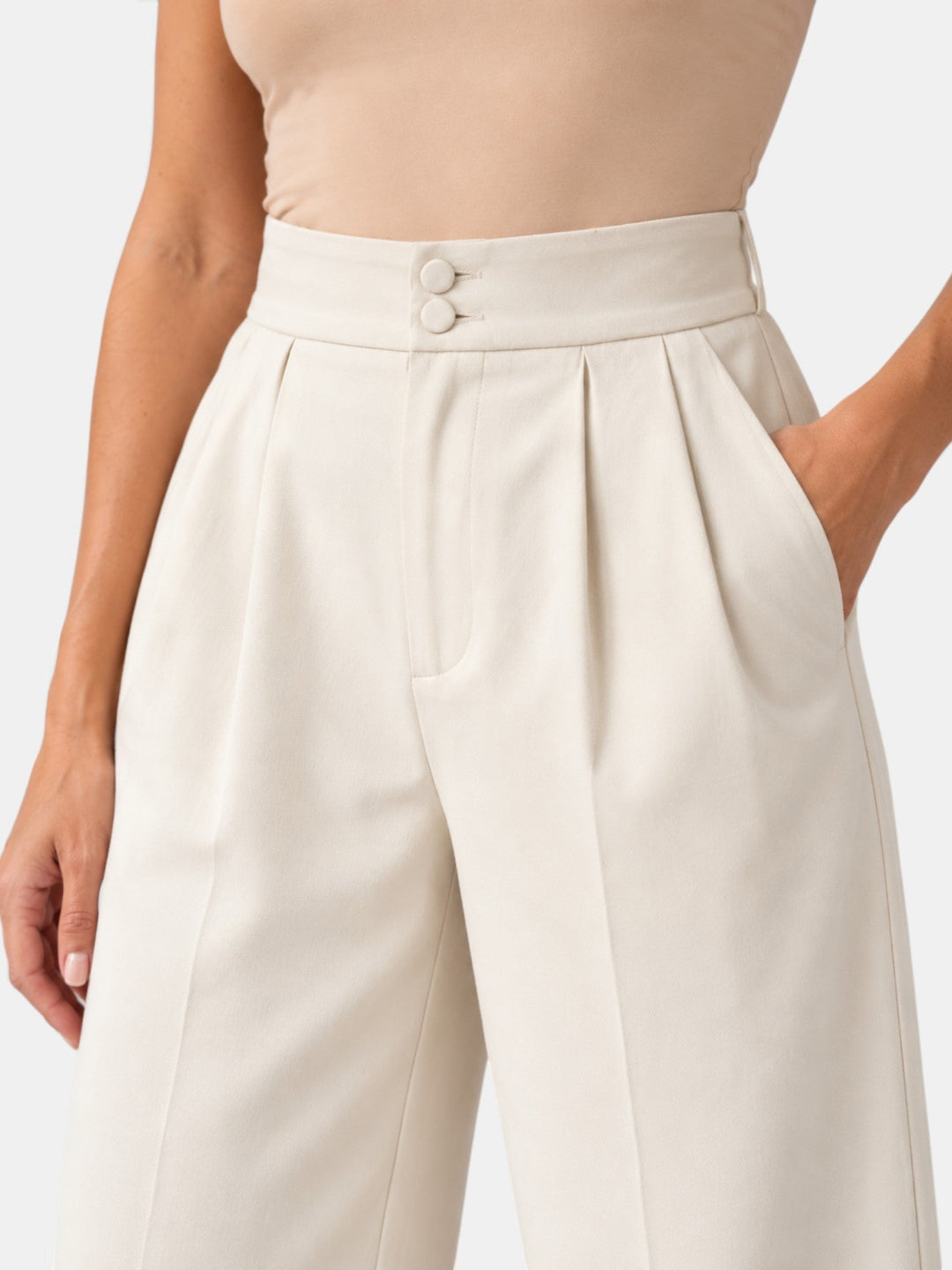 Pantalón de moda para mujer, silueta pierna ancha y fluida. Diseño elegante y fresco para verano.