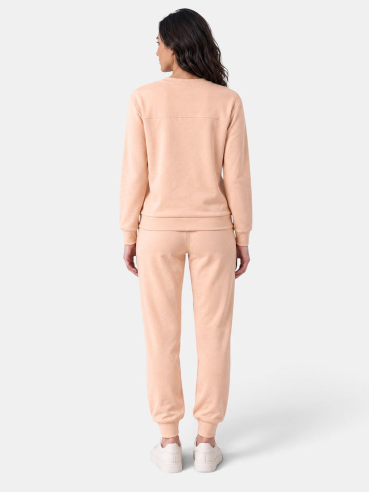 Conjunto térmico elegante de mujer, manga larga, ajuste cómodo. Ideal como capa base en invierno y otoño.