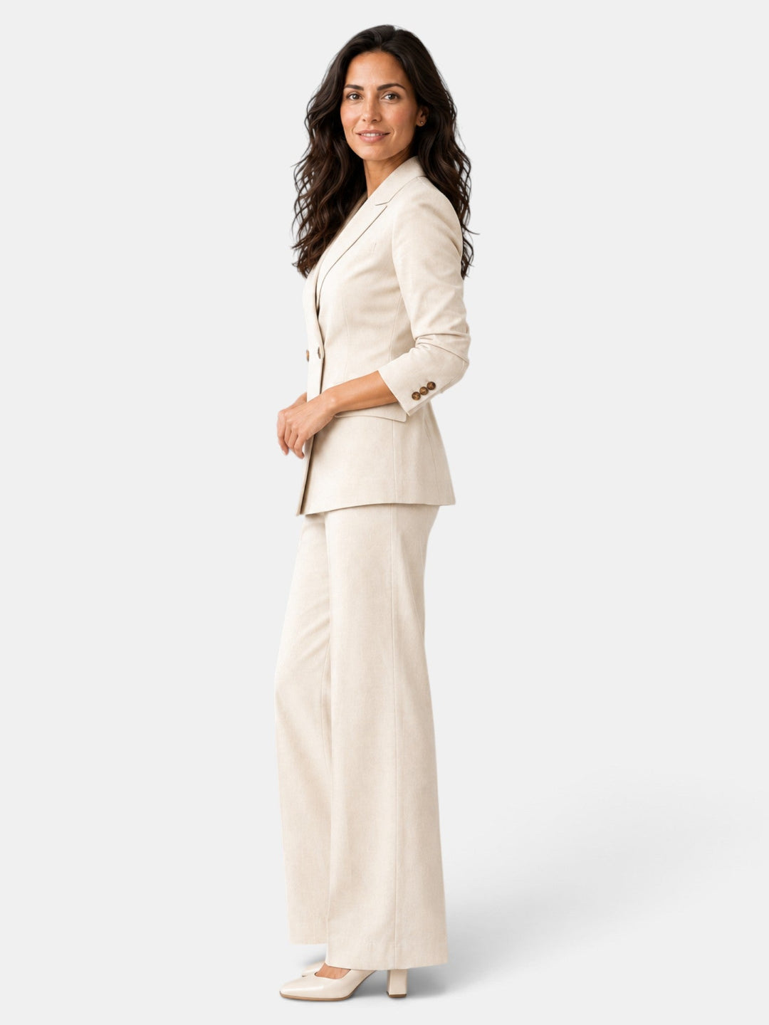 Blazer de doble botonadura para mujer, parte esencial del conjunto profesional de oficina.
