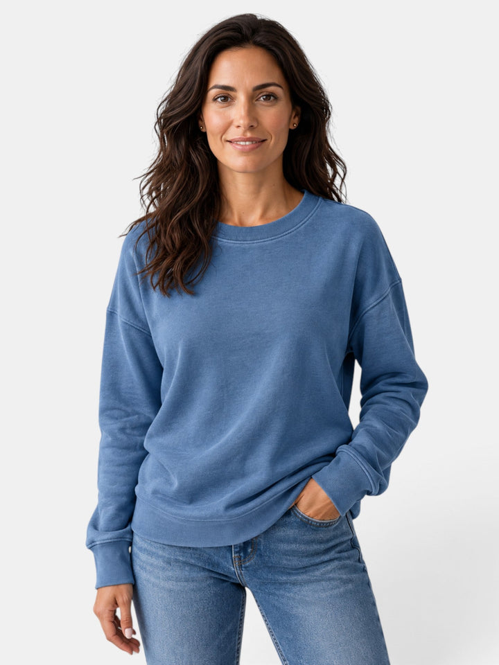 Sudadera de mujer, cuello redondo, manga larga. Ideal para look casual, cómoda y versátil.