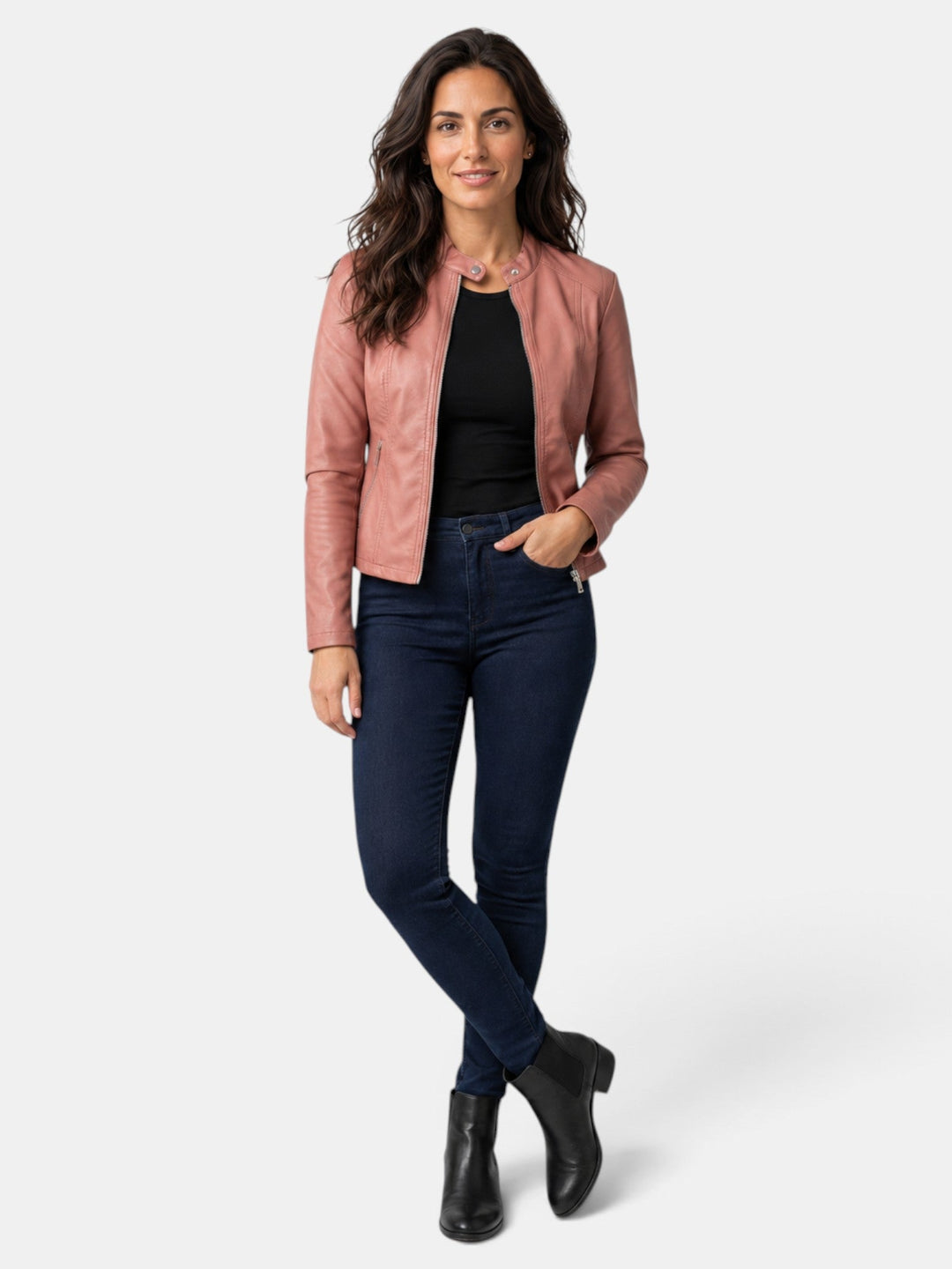 Estilosa chaqueta casual urbana para mujer, con cuello mao, cremallera y silueta entallada chic.