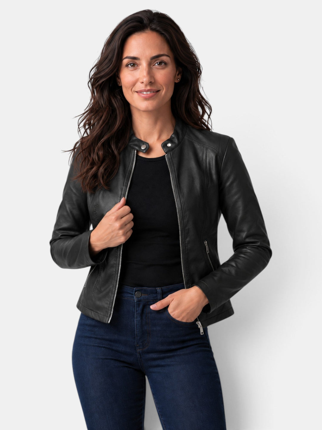 Chaqueta de entretiempo para mujer, entallada con cuello mao y cremallera, look casual de moda.