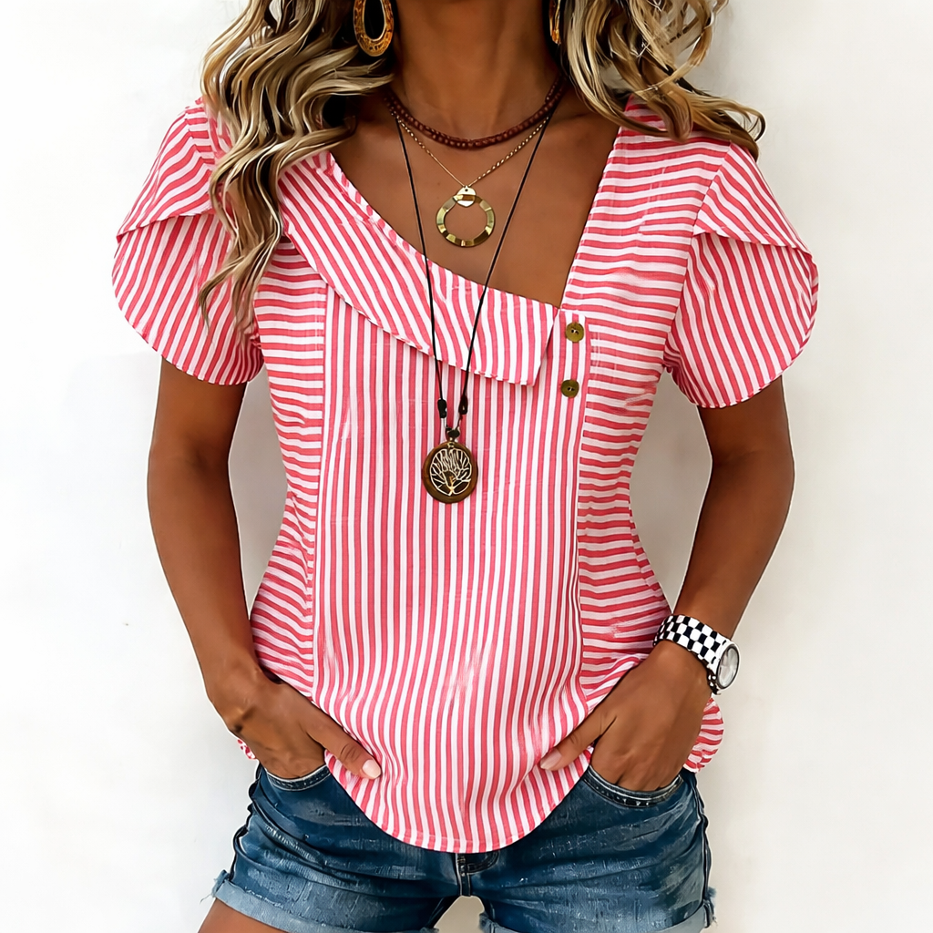 Blusa azul rayada para mujer con volantes, estilo casual y fresco, perfecta para días soleados de verano.