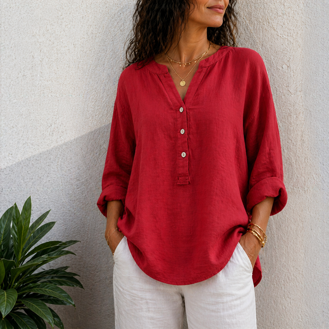 Blusa elegante de mujer con cuello en V, perfecta para oficina o look casual. Moda femenina versátil.