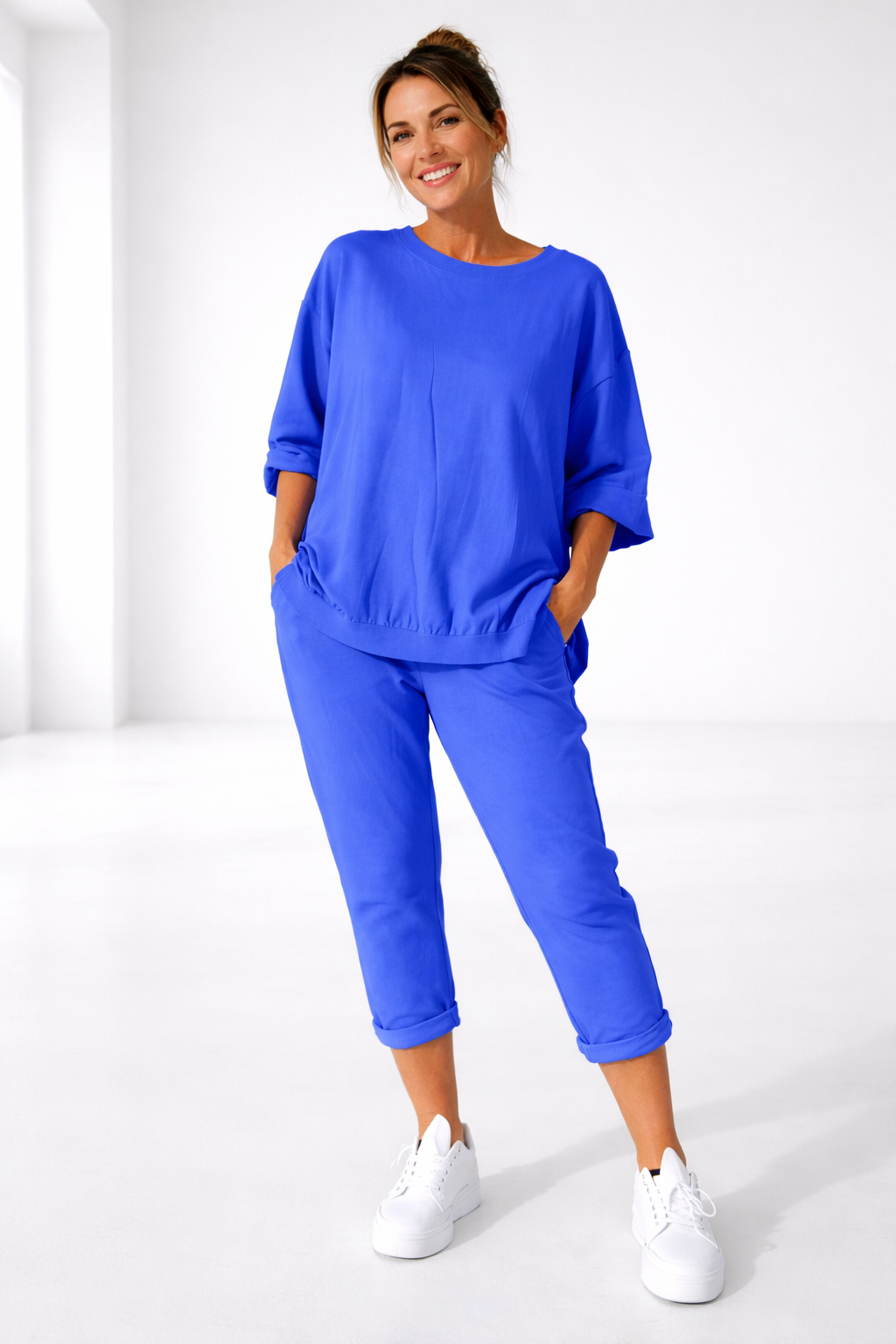 Detalle del tejido ligero y cómodo del conjunto de mujer. Ideal para verano y primavera. Moda femenina casual.