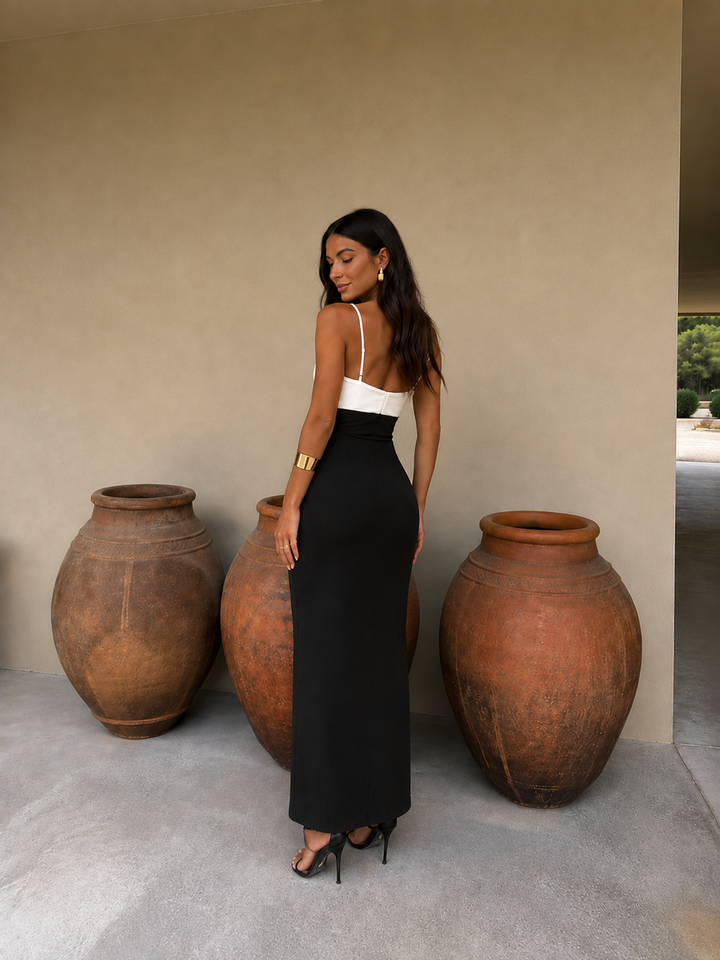 Vestido de fiesta asimétrico para mujer, diseño moderno azul y negro. Moda sofisticada para eventos especiales.