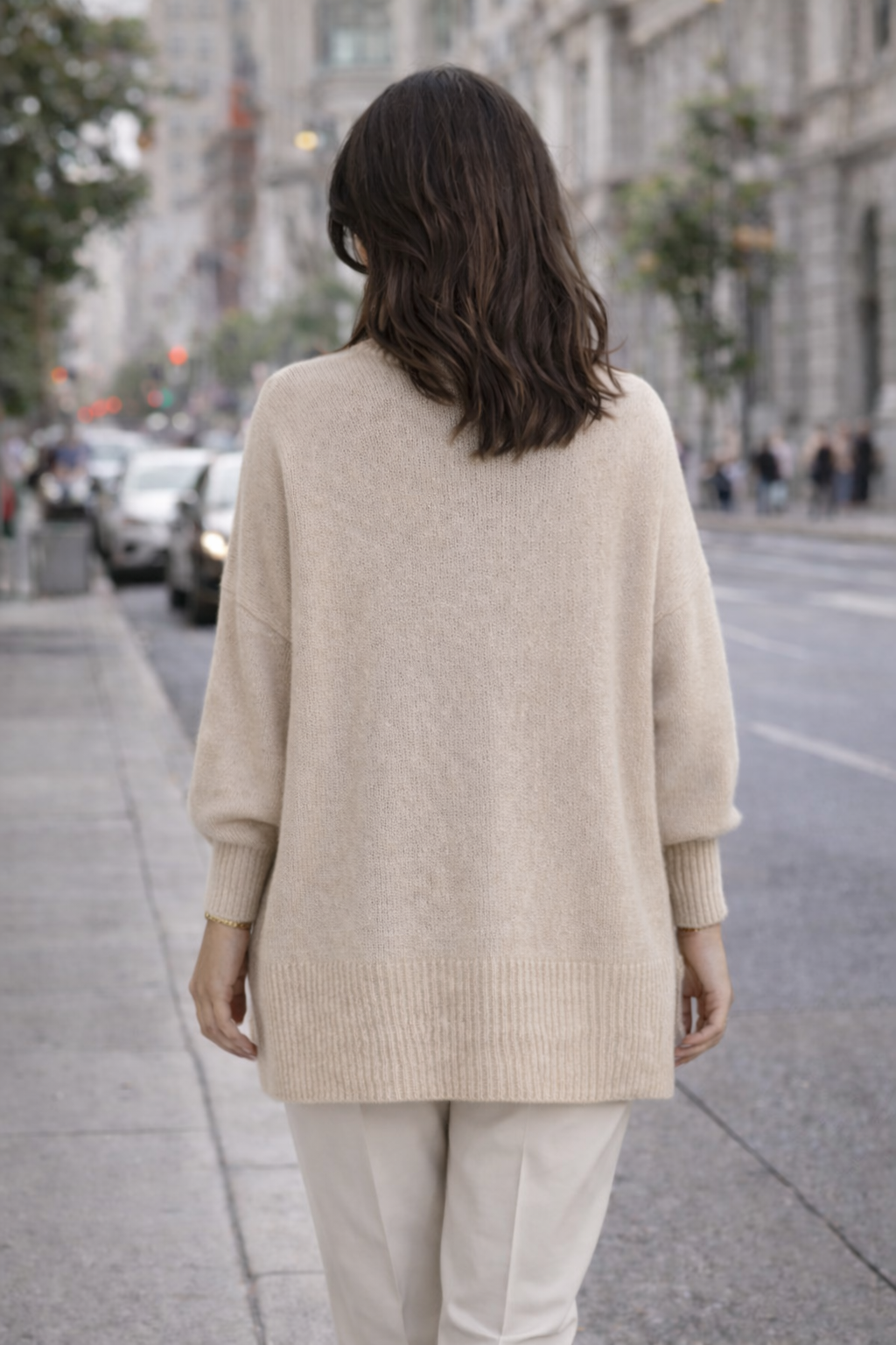 Capa de punto mujer, asimétrica y oversize. Un básico para otoño e invierno.