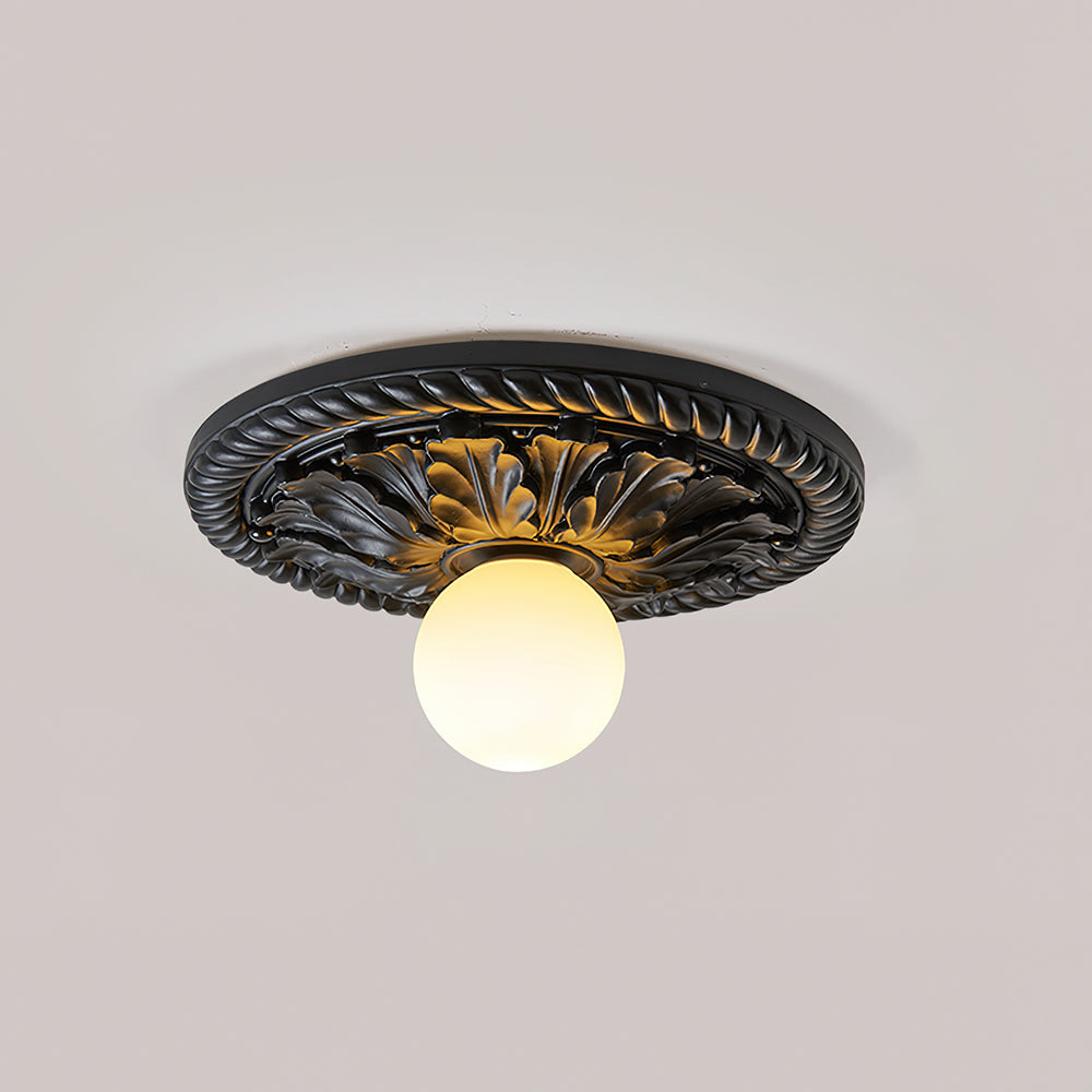 Lámpara de techo vintage dorada, globo opalino difuso. Perfecta para dormitorio.
