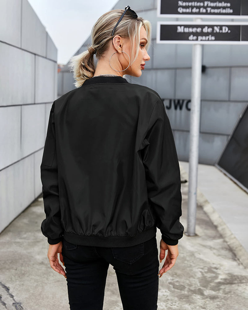 Chaqueta bomber de mujer, estilo moderno y tendencia. Ropa de moda casual y cómoda para invierno.