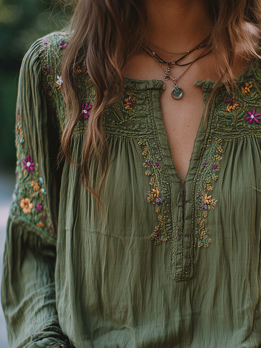 Elegante blusa bordada verde oliva de manga larga para mujer. Estilo bohemio casual, cuello V. Comodidad y moda.