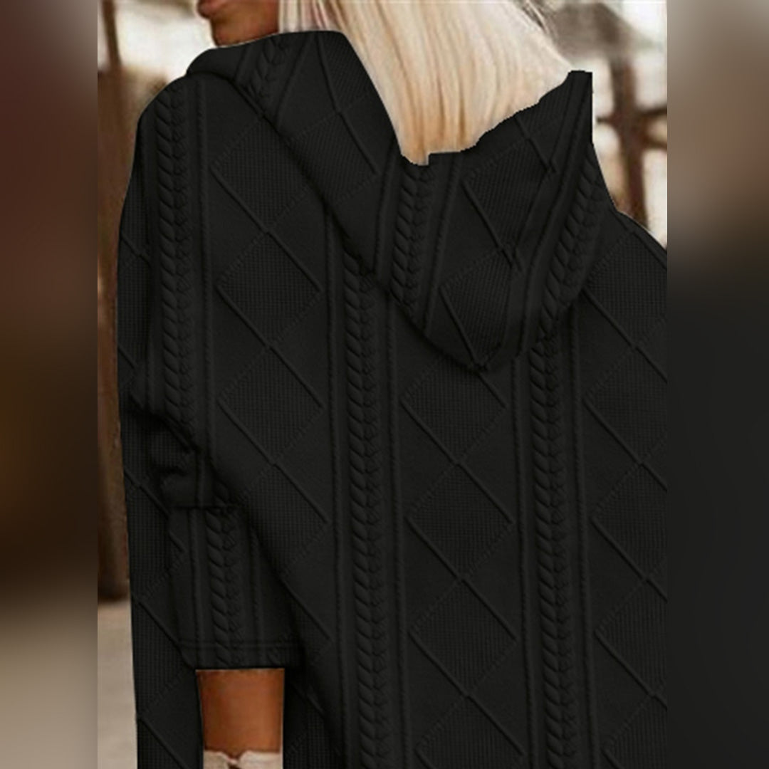 Abrigo de mujer con capucha, diseño sofisticado para el frío, estilo elegante y versátil.
