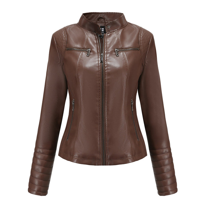 Chaqueta de mujer con mangas acanaladas, café. Estilo moderno, moda femenina casual chic.