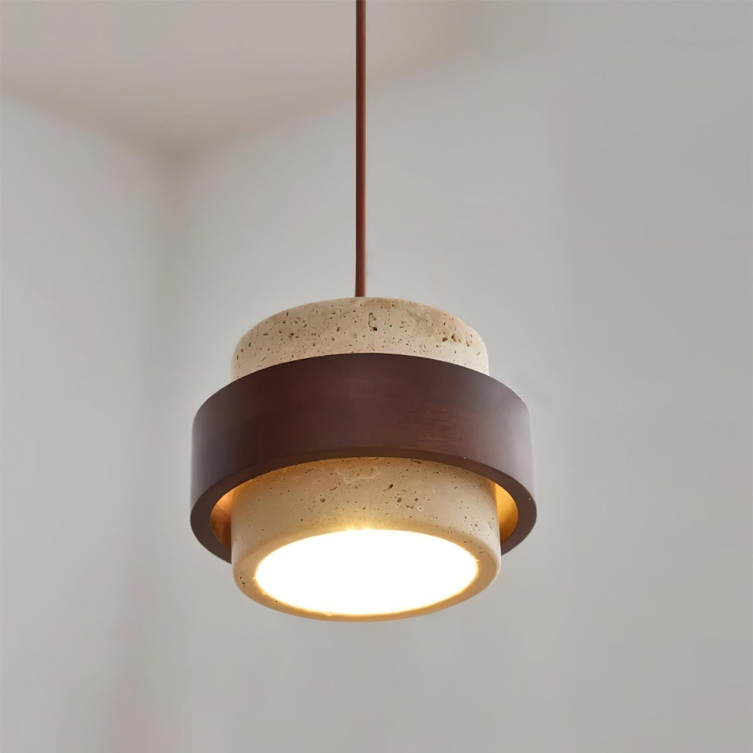 Colgante moderno de travertino y madera de nogal para decoración de salón.