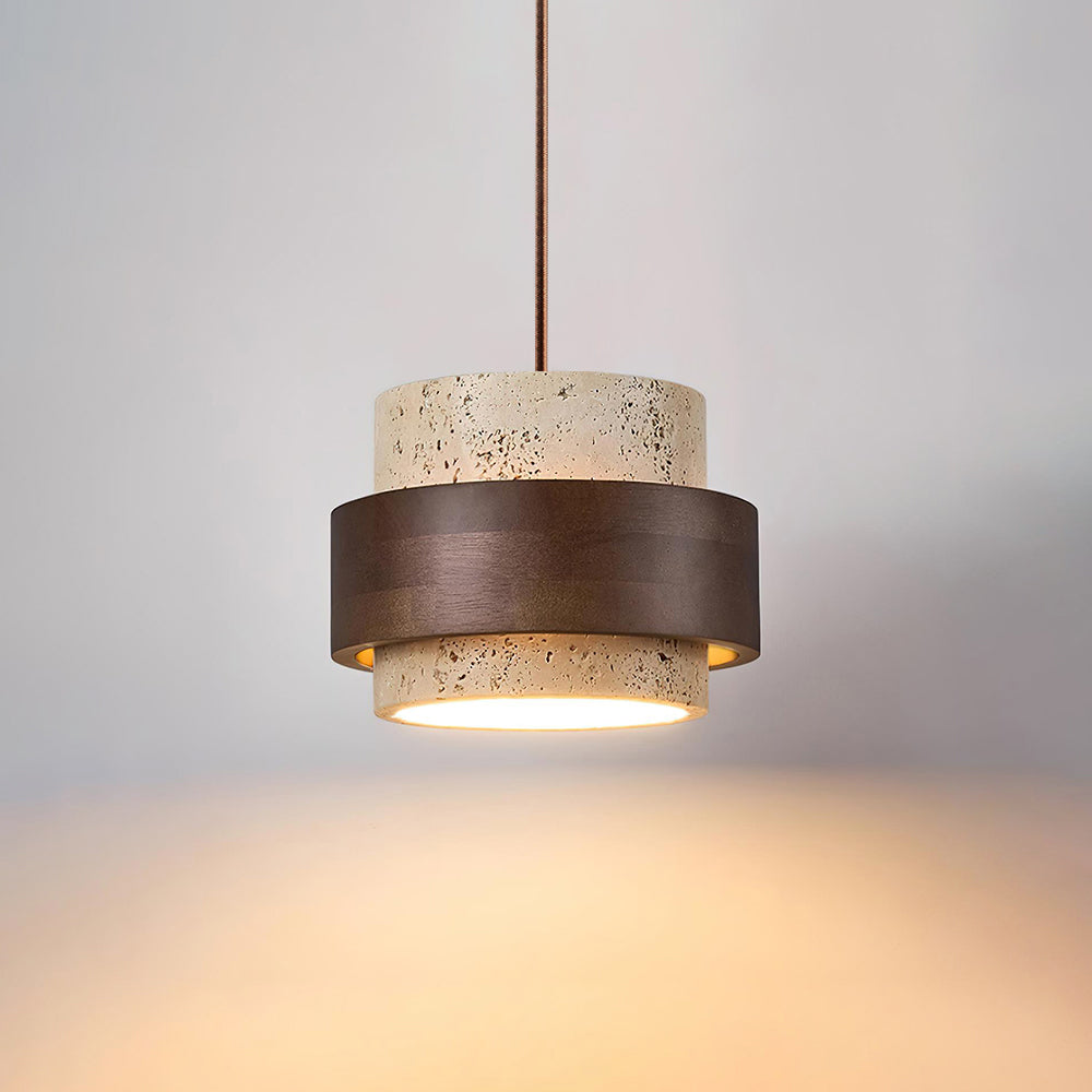 Lámpara colgante, fusión de travertino y nogal, para un diseño interior natural.