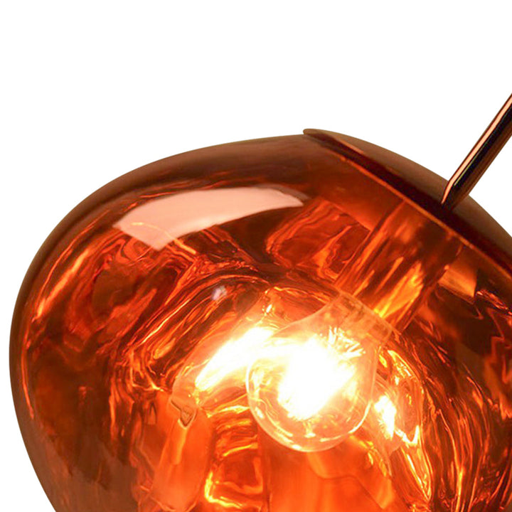 Lámpara de techo moderna con diseño irregular, perfecta para un estilo contemporáneo y distintivo.