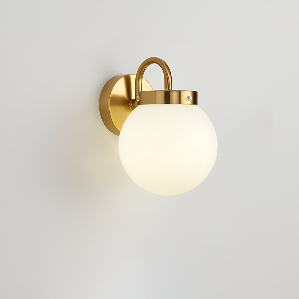 Sofisticado aplique de pared esférico a rayas. Luz LED para un ambiente elegante en salón o dormitorio.
