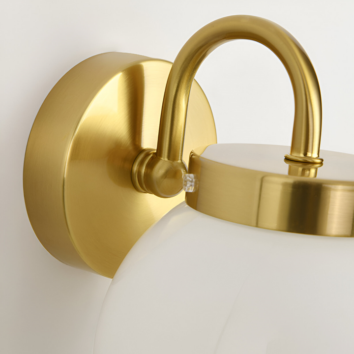 Aplique de pared moderno esférico con rayas. Lámpara LED para una iluminación contemporánea en el salón.