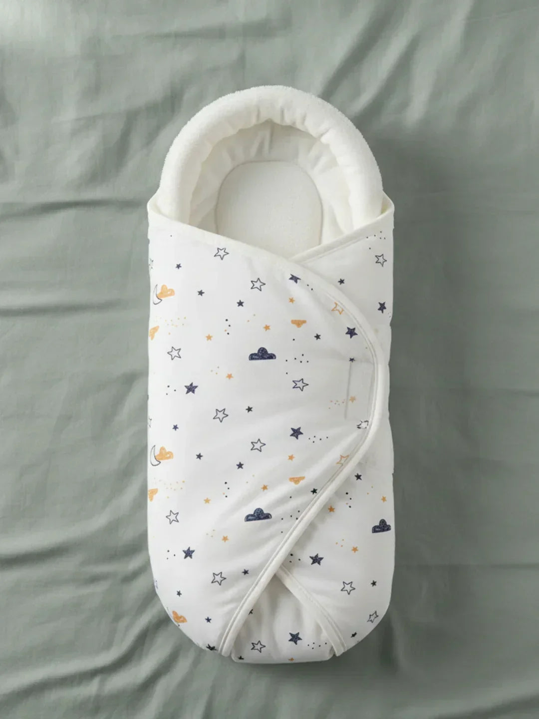 Manta infantil de algodón suave con capucha, diseño estrellas, ideal para arrullar al bebé.