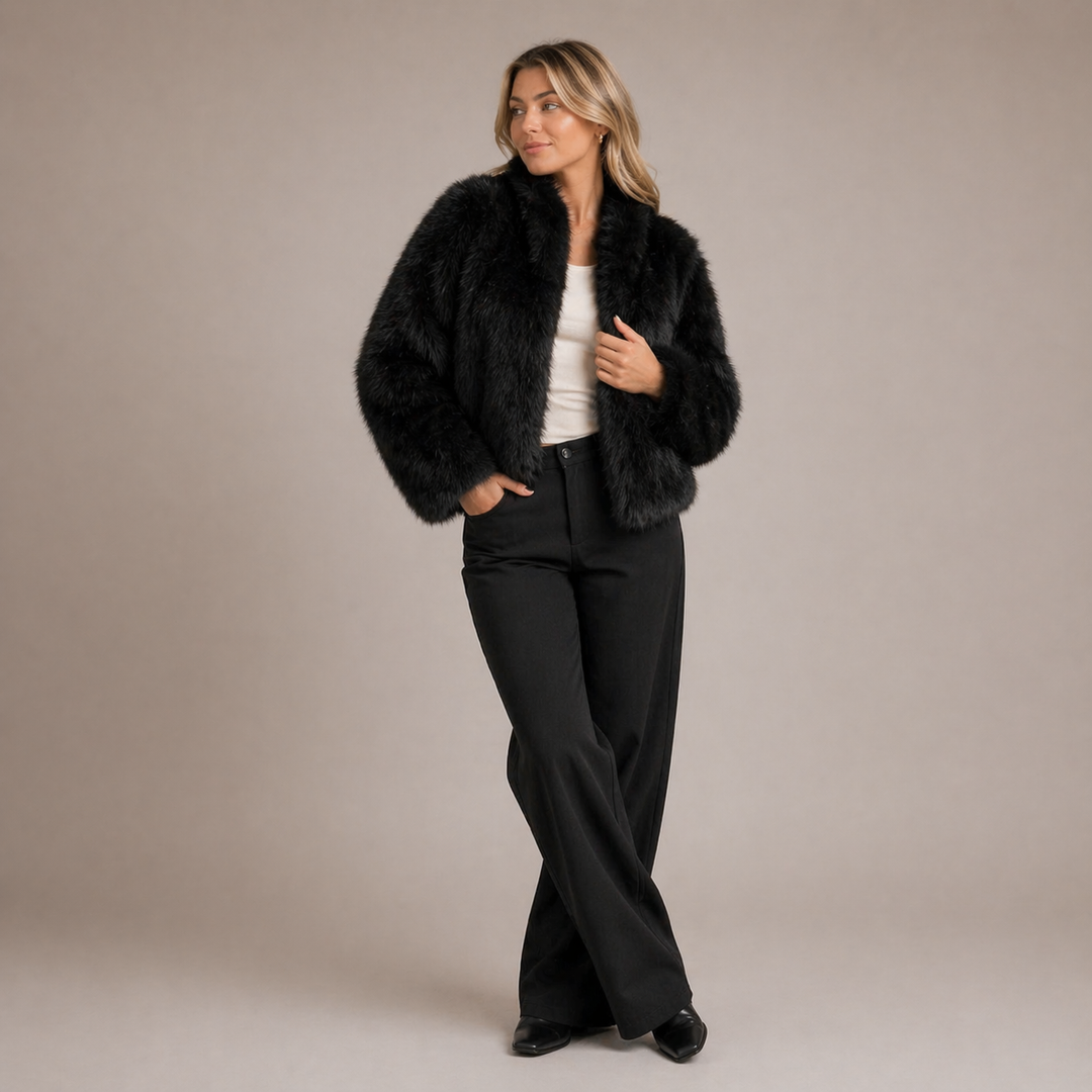 Abrigo corto de pelo sintético para mujer. Chaqueta elegante y sin cuello para outfit sofisticado y confort lujo.