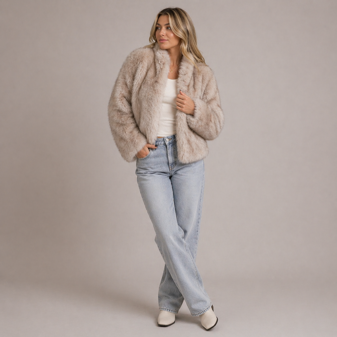 Chaqueta corta de pelo sintético para mujer sin cuello, estilo crop. Ideal para moda invierno, look elegante y casual.