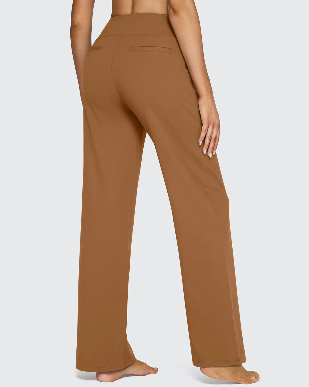 Pantalón femenino tiro alto, pierna ancha, bolsillos, un aliado perfecto para tu comodidad.