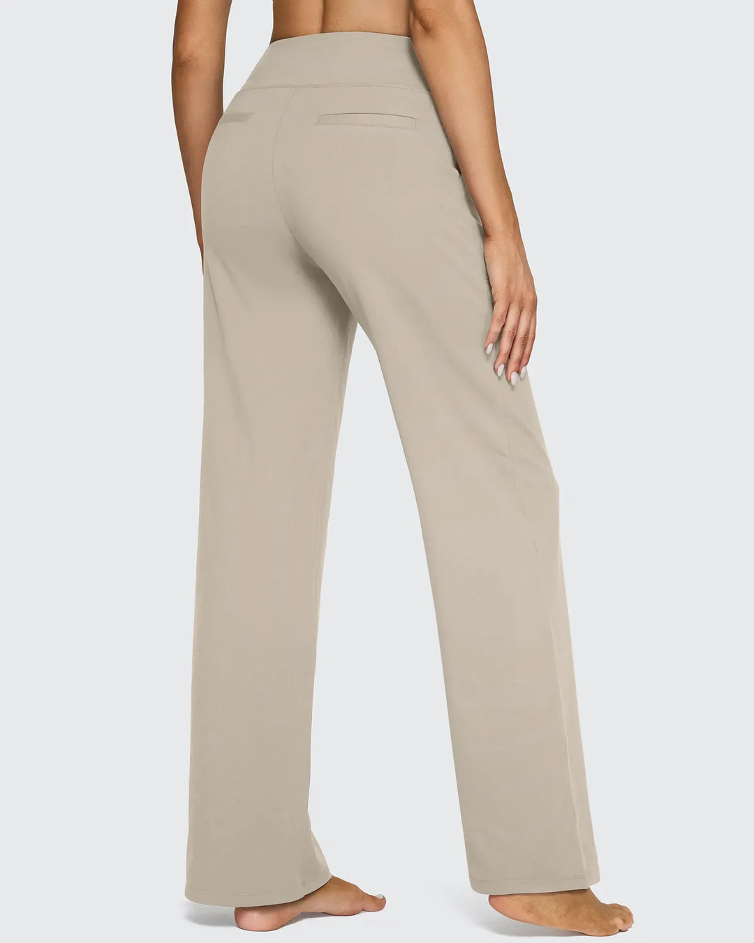 Pantalón femenino tiro alto, pierna ancha, bolsillos, un must-have para tu guardarropa cápsula.
