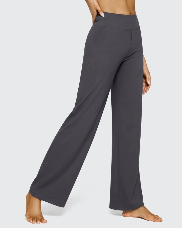 Pantalón de mujer con tiro alto, pierna ancha y bolsillos, un clásico renovado y muy cómodo.