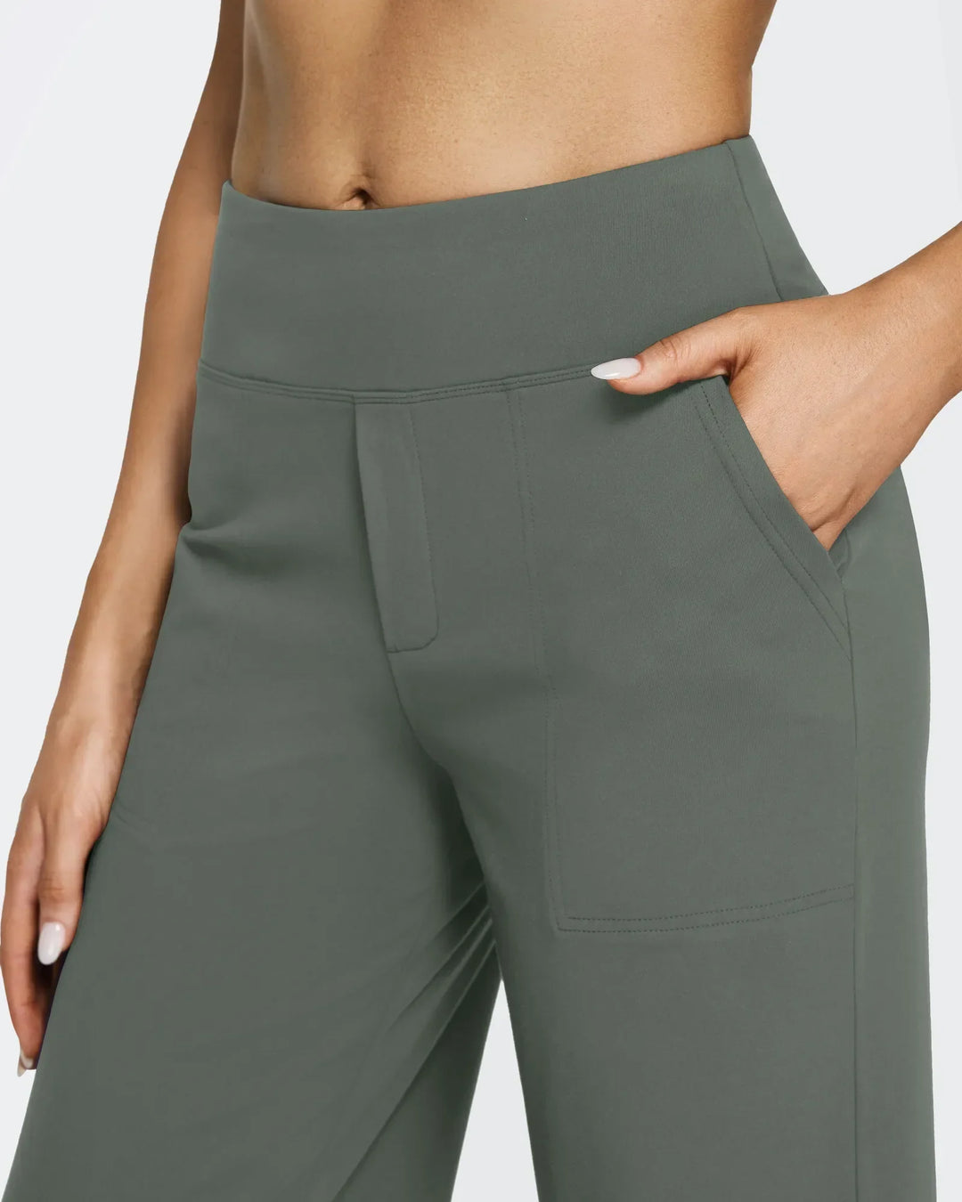 Moda de mujer: pantalones tiro alto, pierna ancha, bolsillos, para un look profesional o casual.