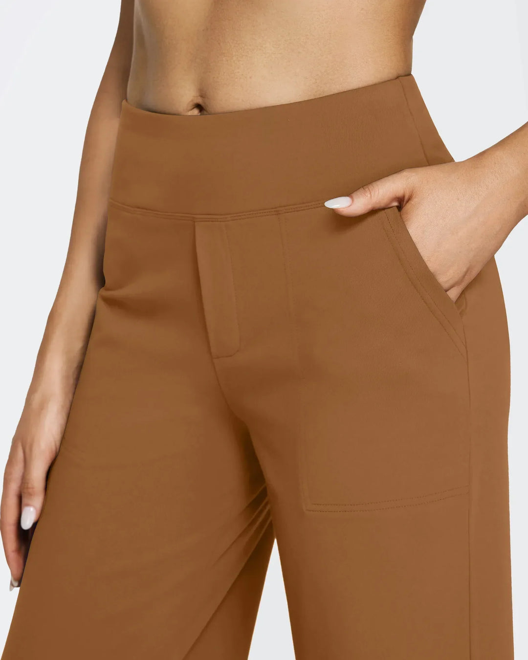 Pantalones de mujer, tiro alto, pierna ancha, bolsillos, para un estilo bohemio y relajado.