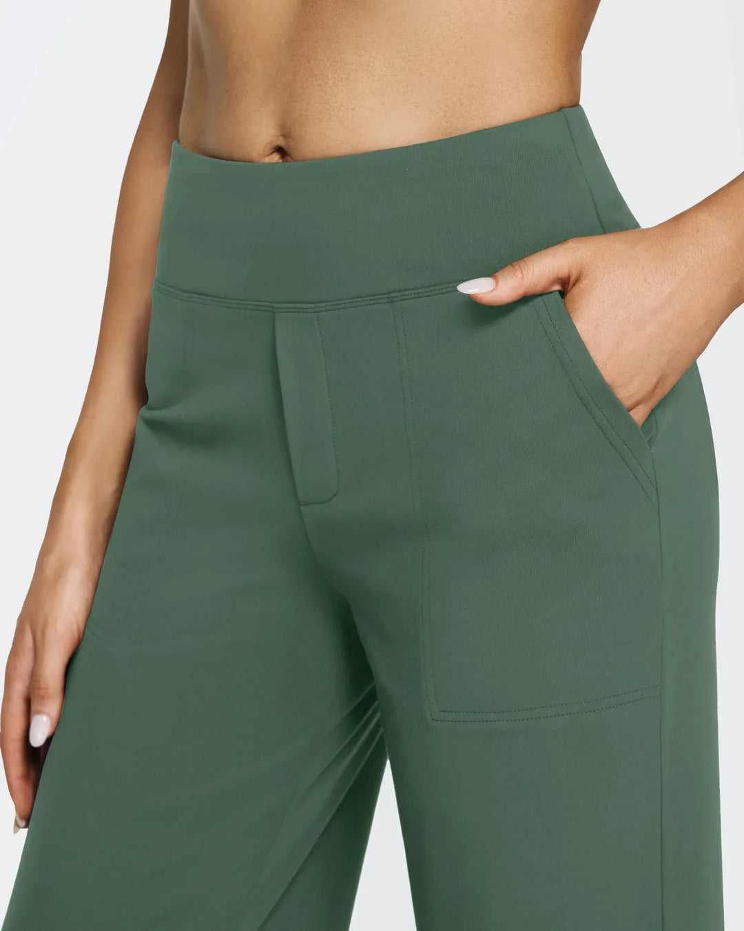Pantalones de mujer tiro alto, pierna ancha, con bolsillos, para un estilo effortless chic.