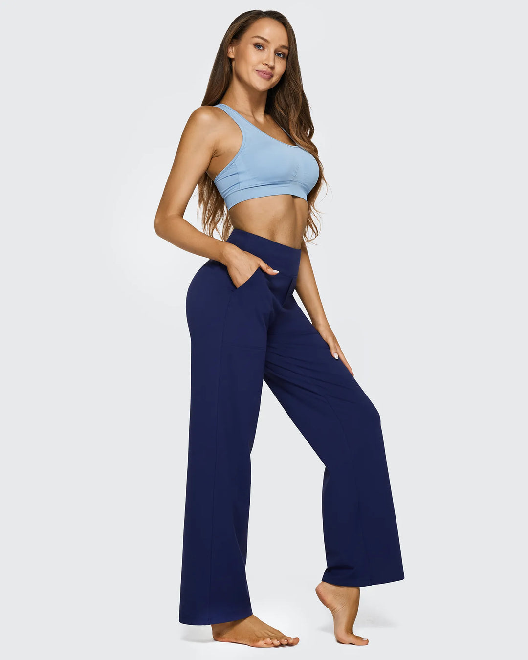 Pantalón de mujer, tiro alto, pierna ancha, bolsillos, perfecto para crear un estilo personal.
