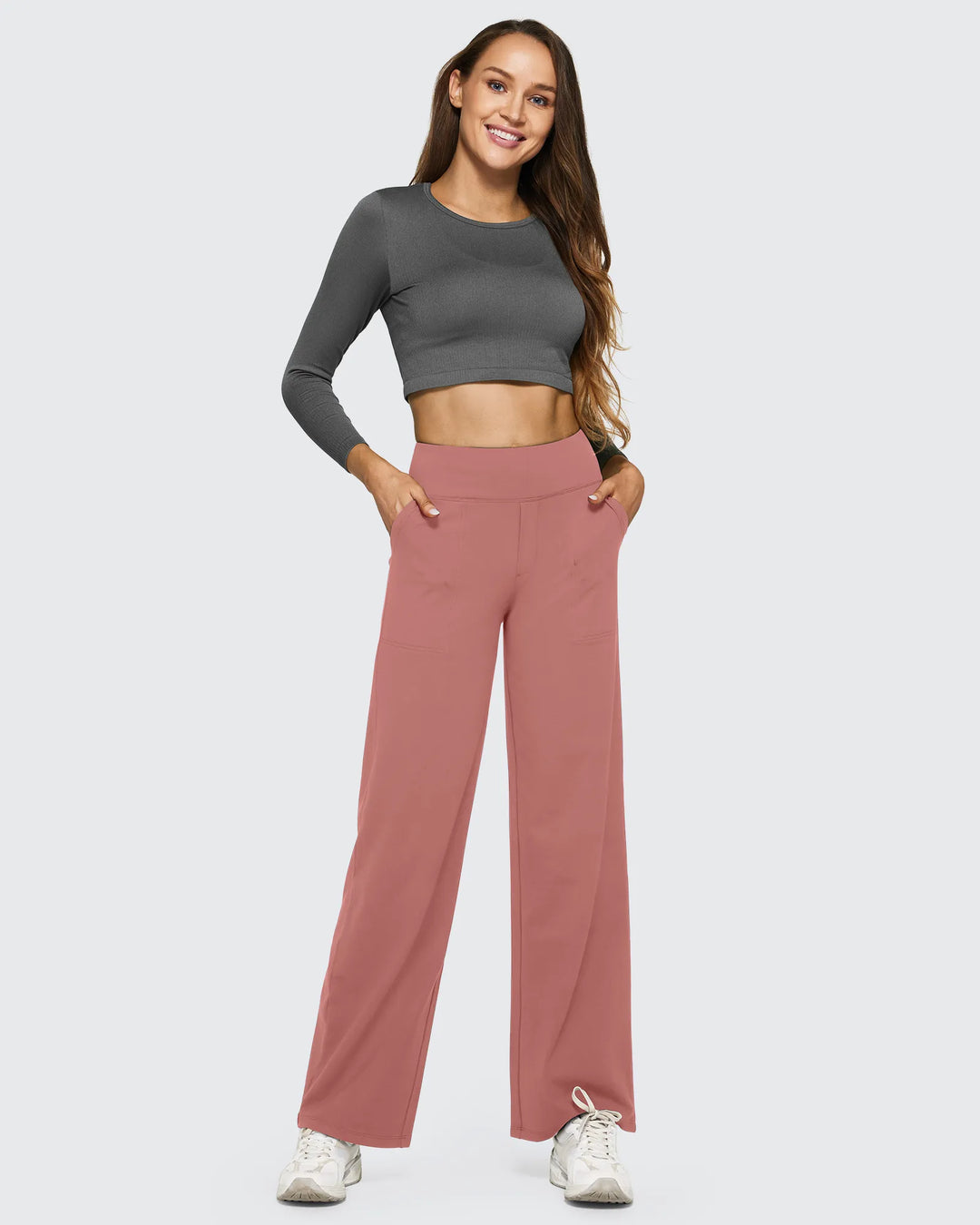 Pantalones de mujer, tiro alto, pierna ancha, bolsillos, para un toque de sofisticación casual.
