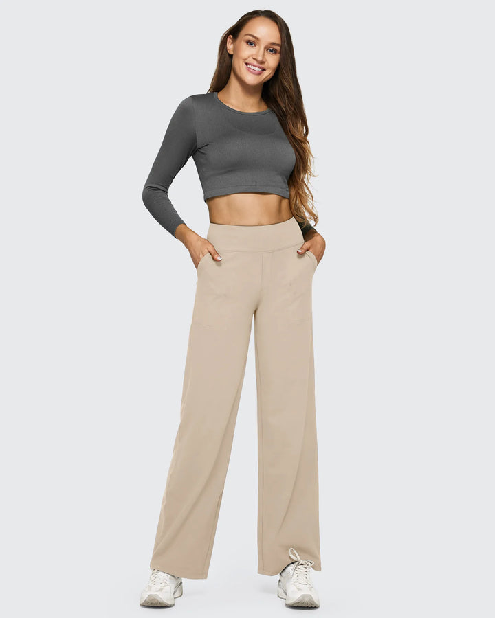 Pantalón femenino tiro alto, pierna ancha, bolsillos, un básico renovado que no pasa de moda.