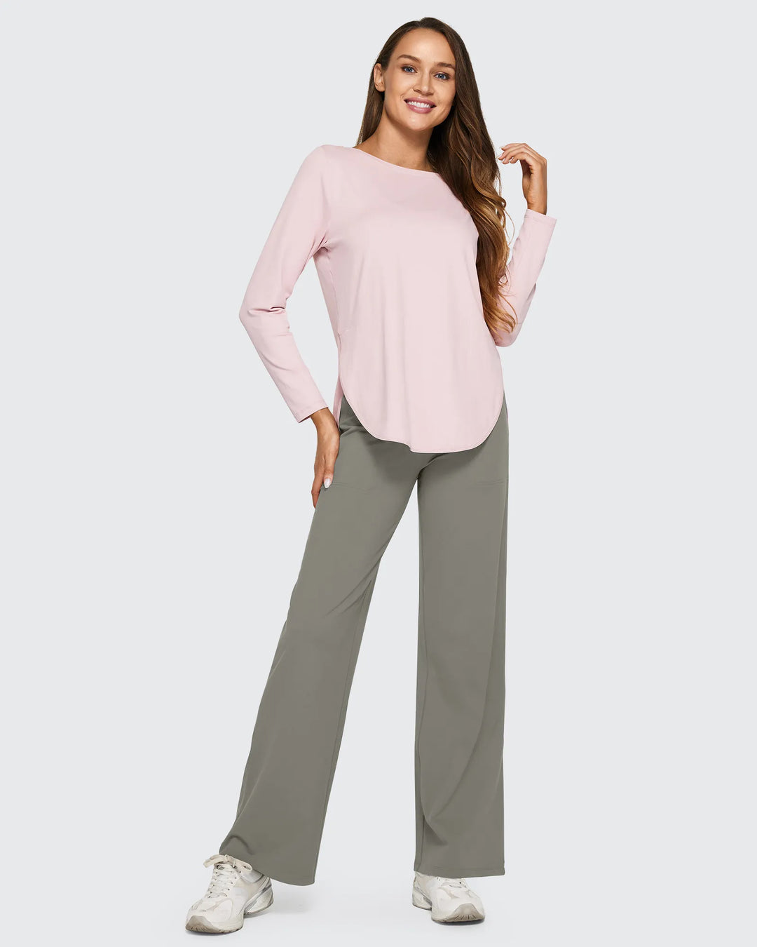 Pantalones de mujer tiro alto, pierna ancha, con bolsillos, para un estilo urbano y relajado.
