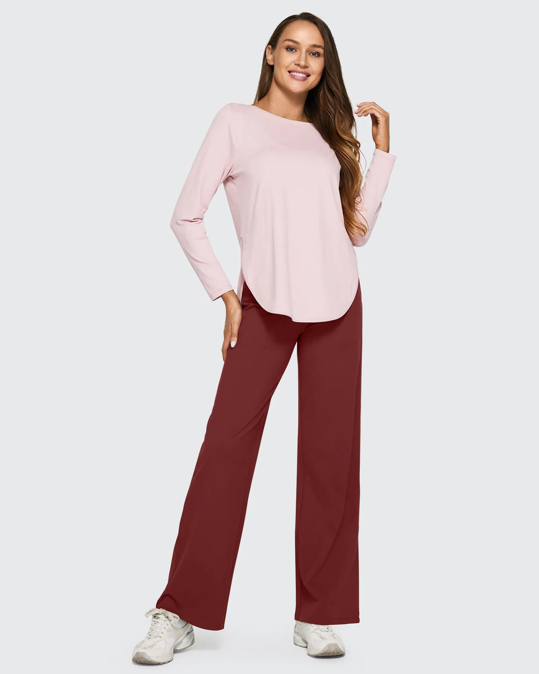 Ropa femenina: pantalones tiro alto, pierna ancha, bolsillos, para un look sofisticado y pulido.