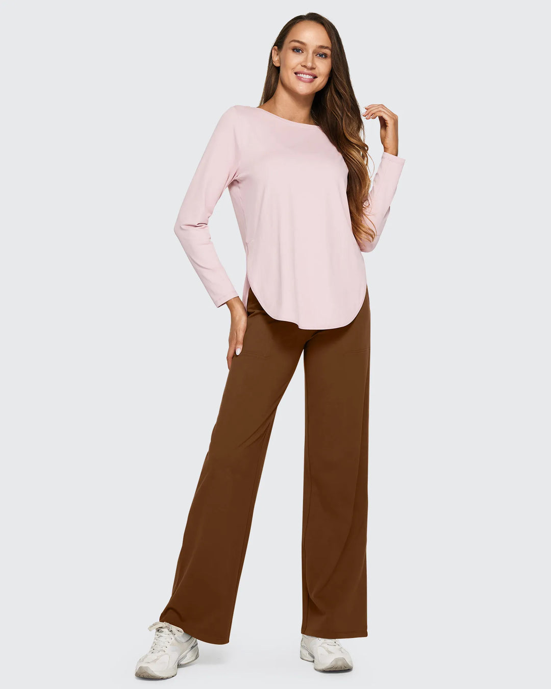 Pantalones de mujer tiro alto, pierna ancha, con bolsillos, para un estilo desenfadado y chic.