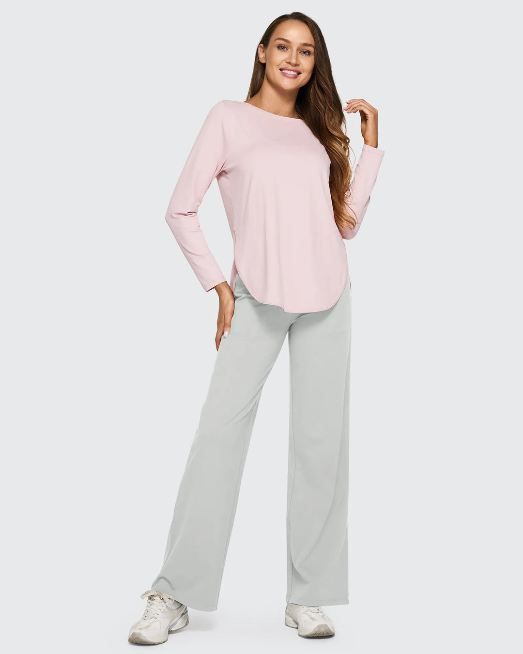Pantalones de mujer con bolsillos, tiro alto y pierna ancha, versátiles para looks de día y noche.