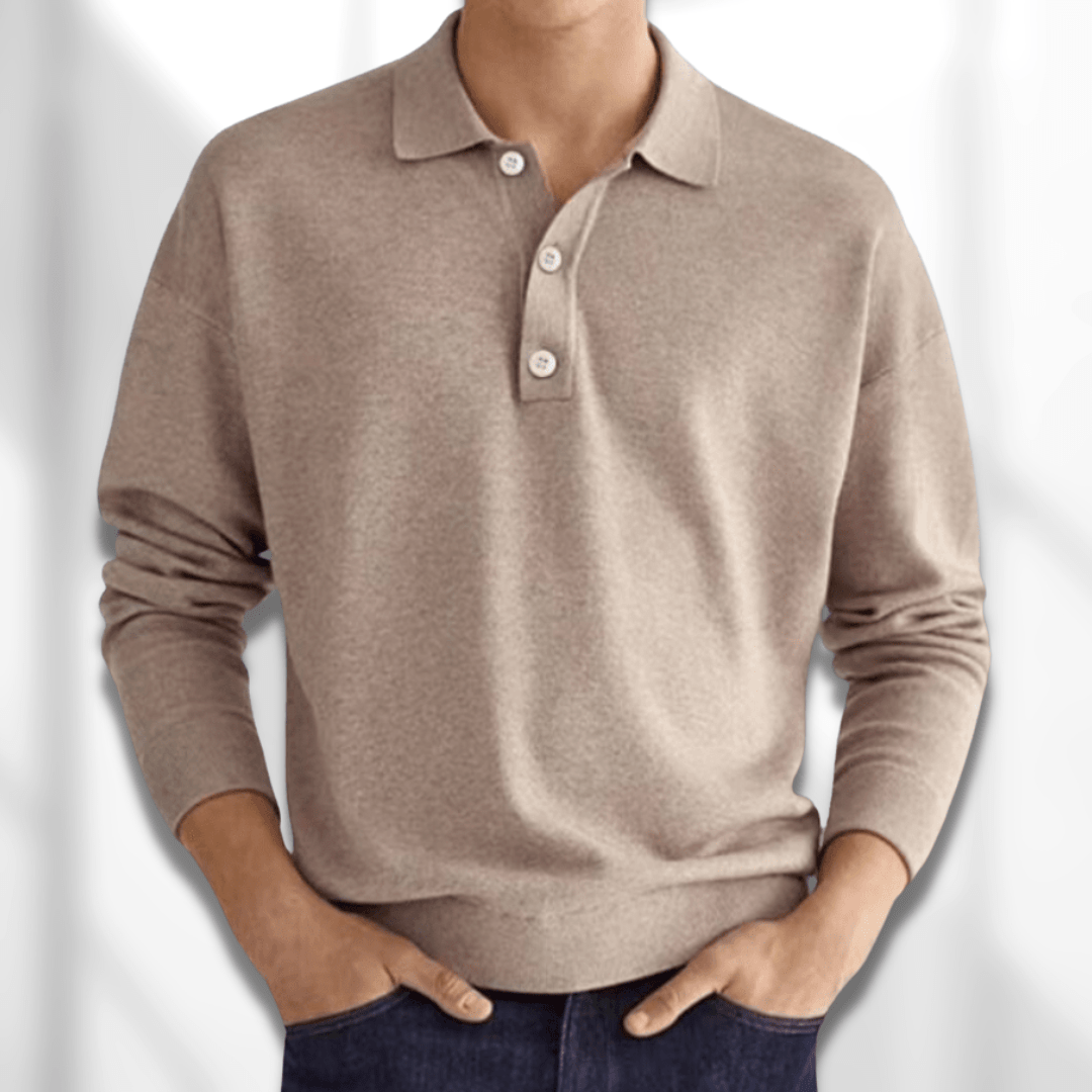 Suéter polo de manga larga para hombre, abotonado, en un color oscuro. Ideal para un look elegante y casual.