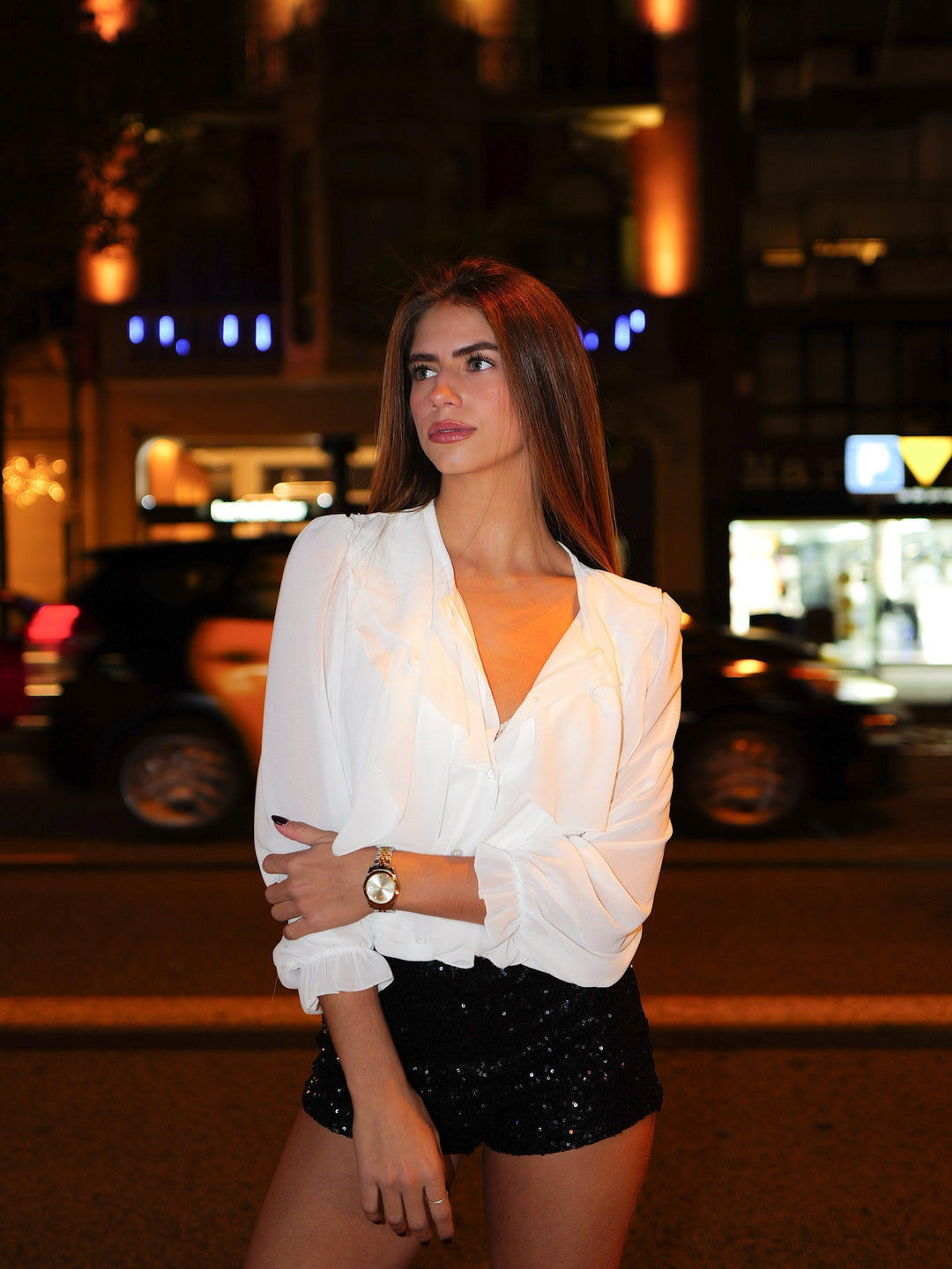 Pantalón corto negro con brillo para fiesta de mujer, moda elegante y festiva en poliéster.
