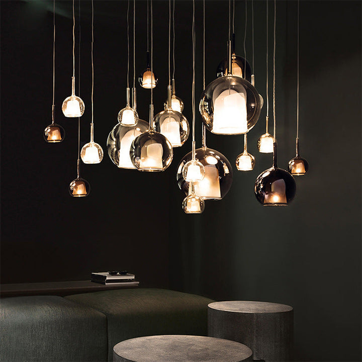 Elegante lámpara colgante de diseño nórdico minimalista. Ideal para iluminación y decoración moderna del hogar.