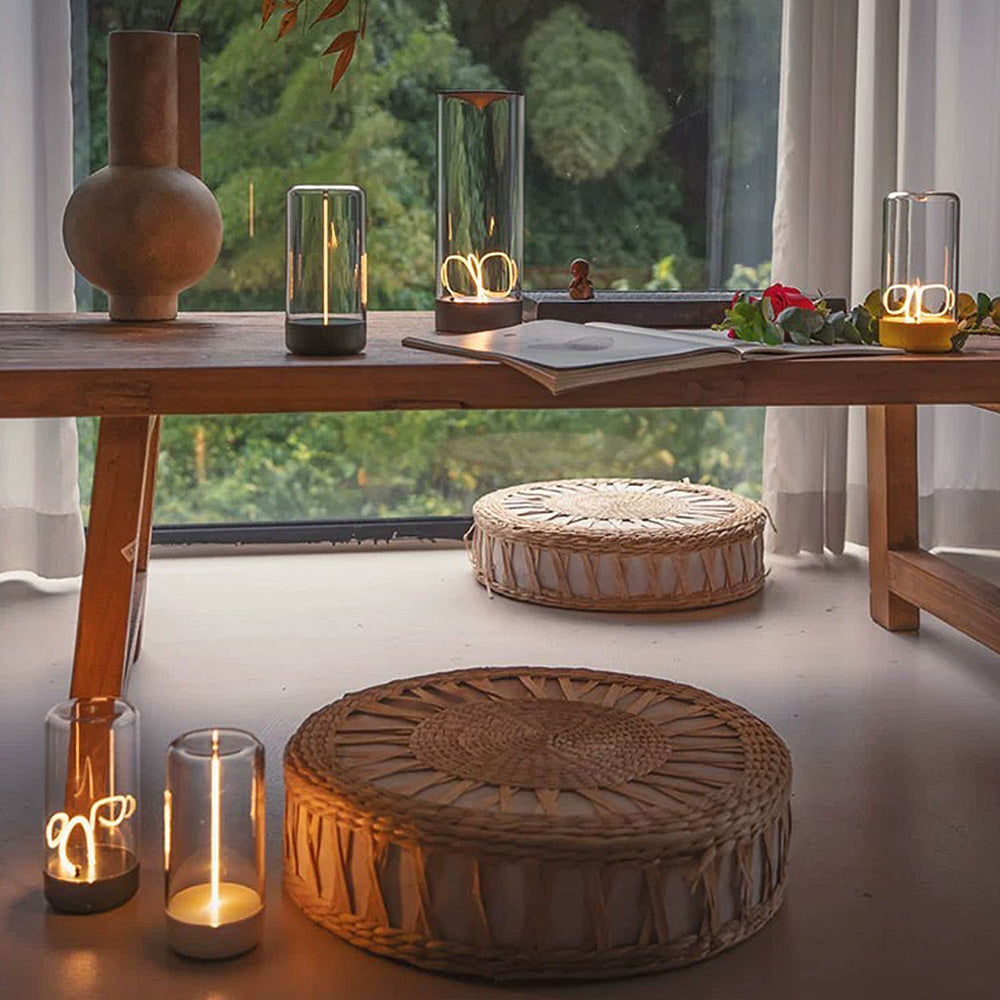 Lámpara LED inalámbrica, elemento decorativo moderno con iluminación funcional.