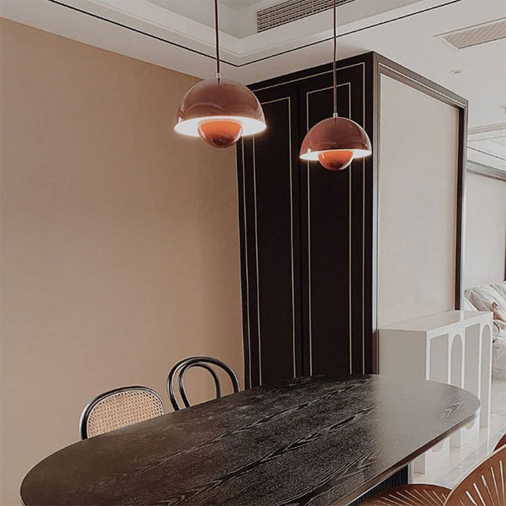 Lámpara LED regulable moderna, perfecta para decoración de comedor y hogar.