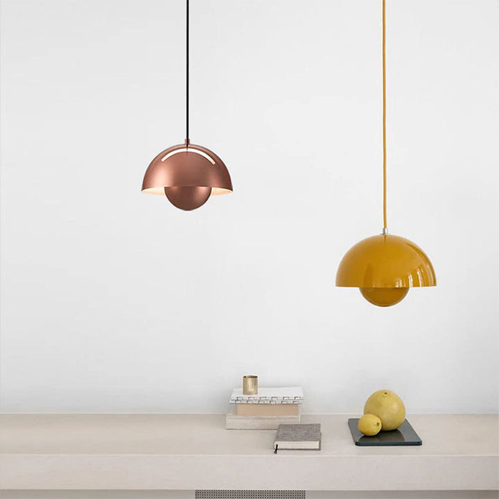 Lámpara LED regulable, estilo colgante moderno para decoración de salón.