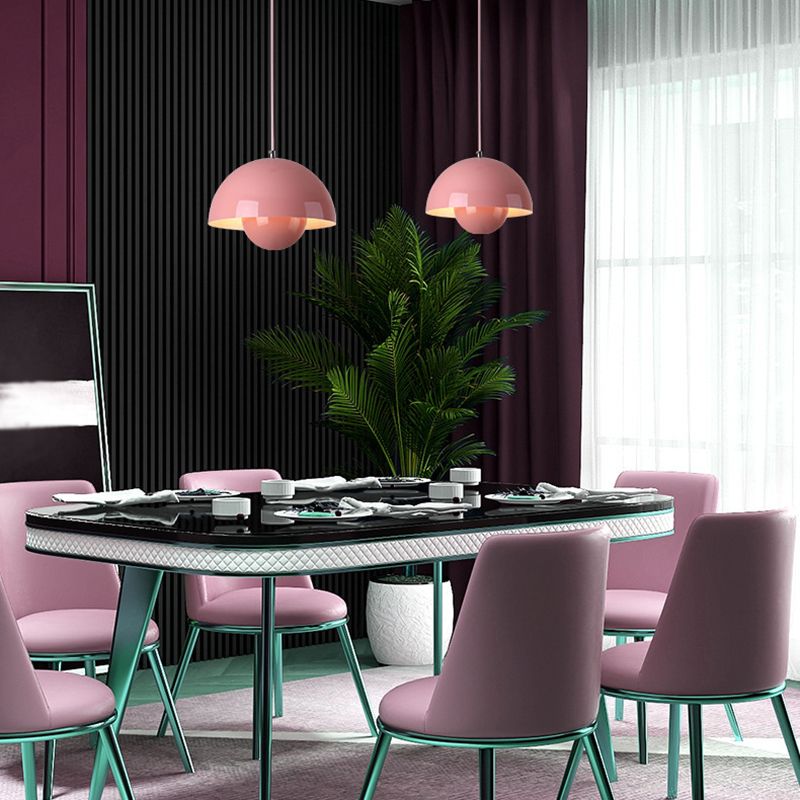 Moderna lámpara de techo LED para comedor, regulable, con estilo elegante.