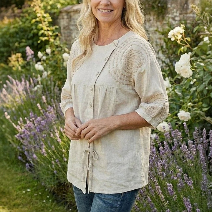 Blusa casual de mujer, ligera y holgada, con bordado vintage en tono beige, ideal para el calor.