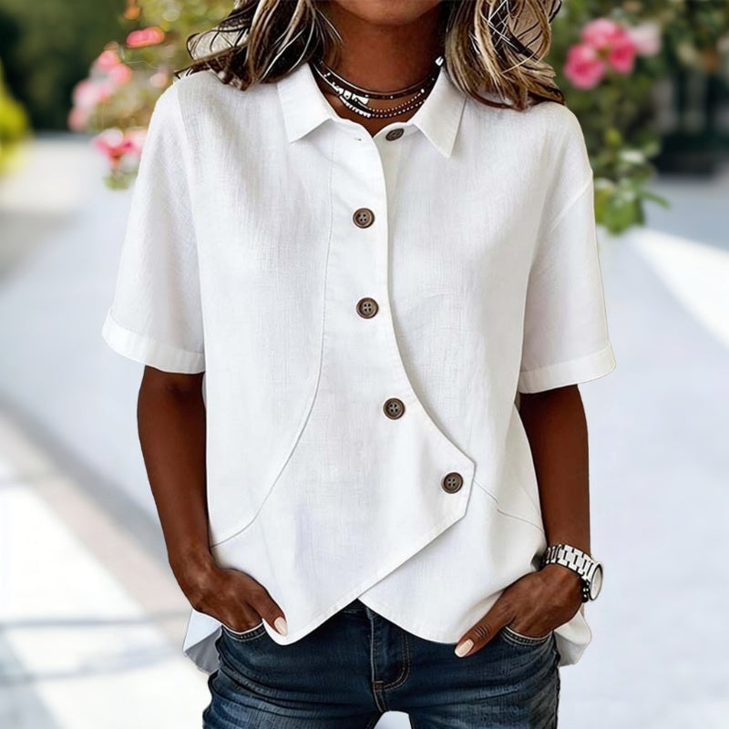 Blusa de mujer elegante-casual blanca, diseño unicolor, cuello solapa. Ideal para un look cómodo y fresco en verano.