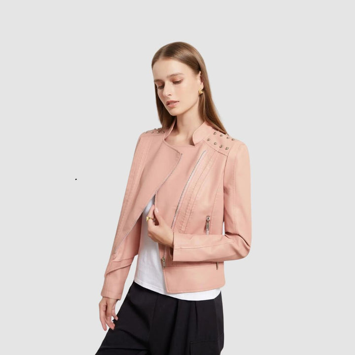 Chaqueta slim fit para mujer, diseño contemporáneo que realza la figura con elegancia.