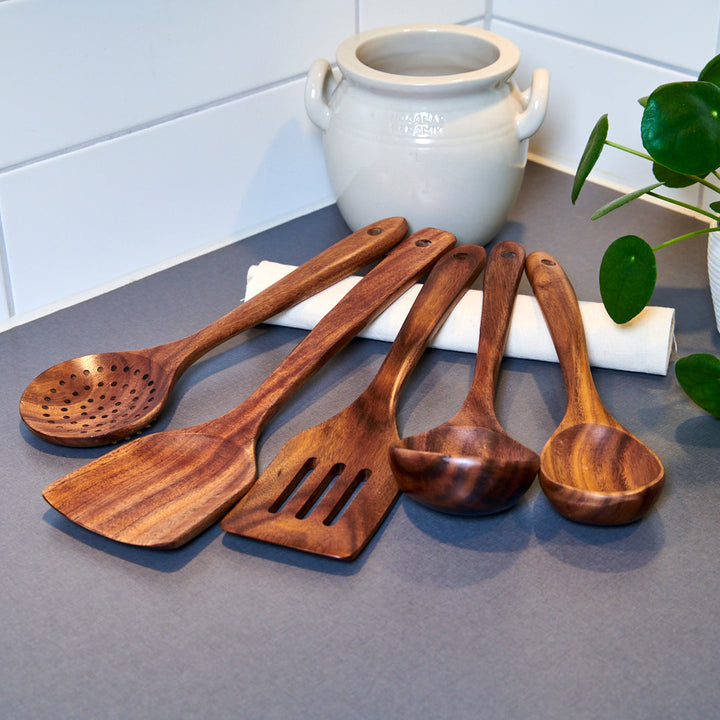 Juego de 5 utensilios de cocina de madera de nuez, ecológicos para cocina saludable. [[lstfy-media:1]]