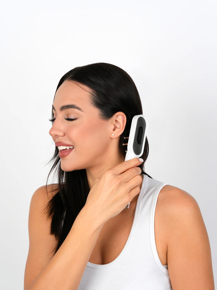 Estimulador capilar con terapia de luz roja y azul para un crecimiento denso y saludable del cabello.